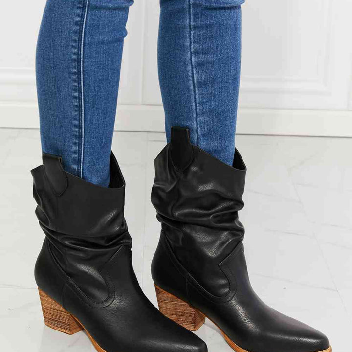 MMShoes Better in Texas Scrunch Cowboy Boots in Black